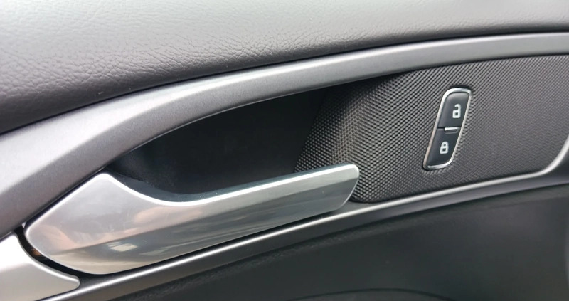 Ford Mondeo cena 57900 przebieg: 28288, rok produkcji 2015 z Maszewo małe 781